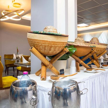 Oak Plaza Hotels East Airport Akra Dış mekan fotoğraf