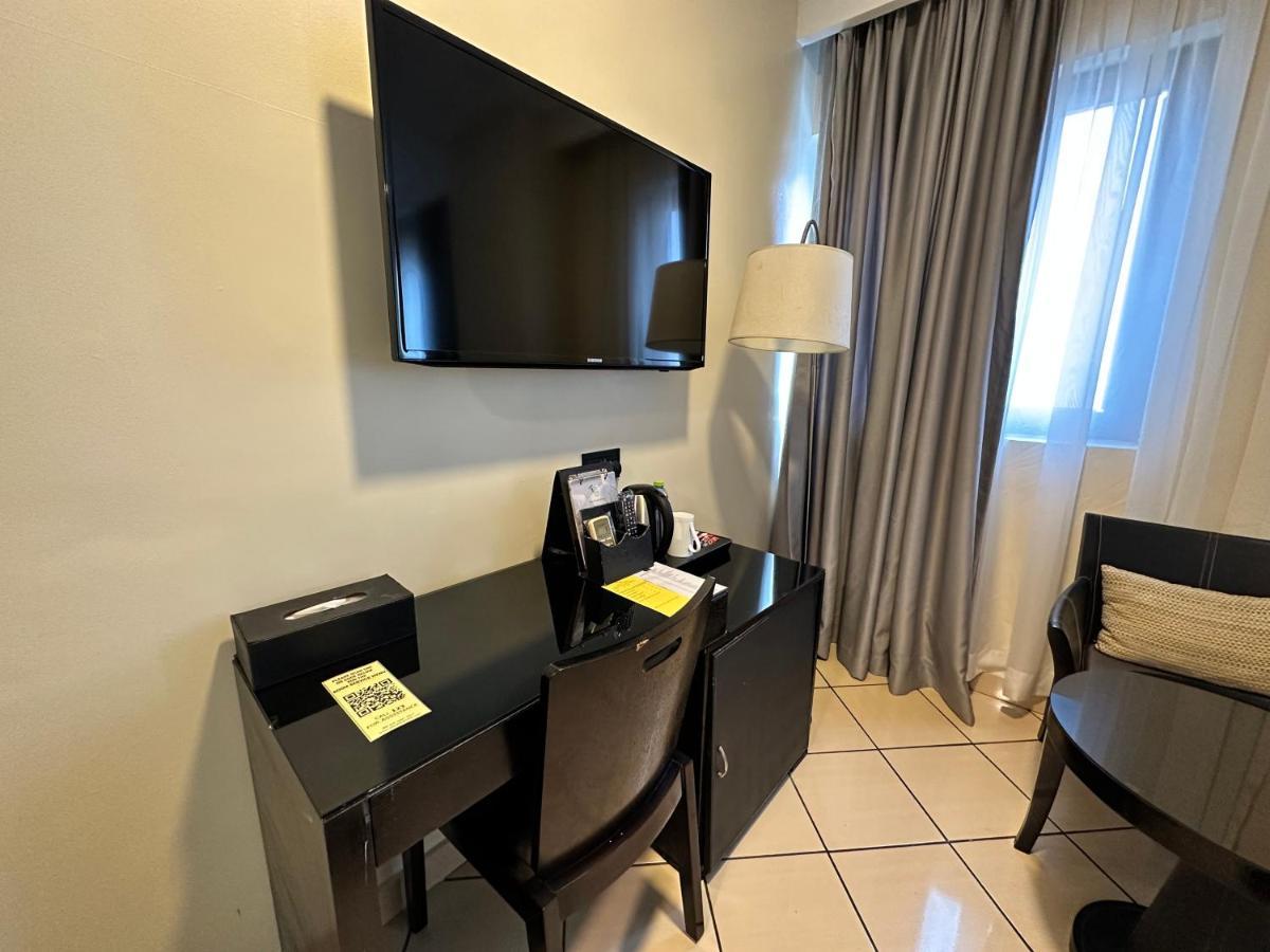 Oak Plaza Hotels East Airport Akra Dış mekan fotoğraf