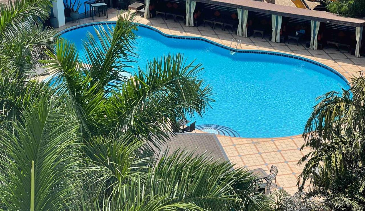Oak Plaza Hotels East Airport Akra Dış mekan fotoğraf