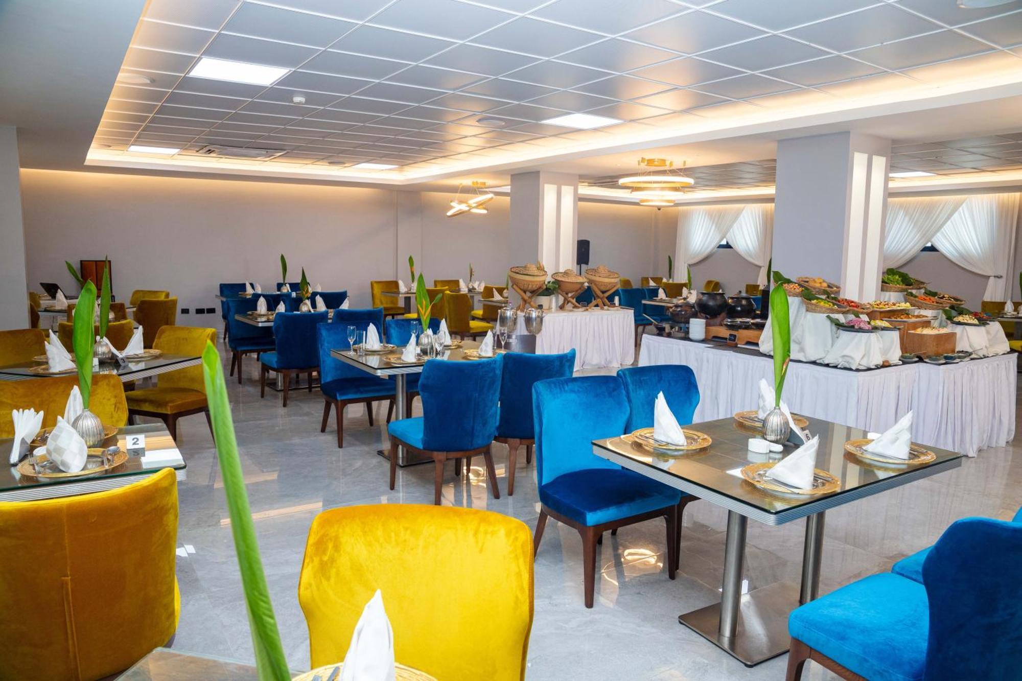 Oak Plaza Hotels East Airport Akra Dış mekan fotoğraf