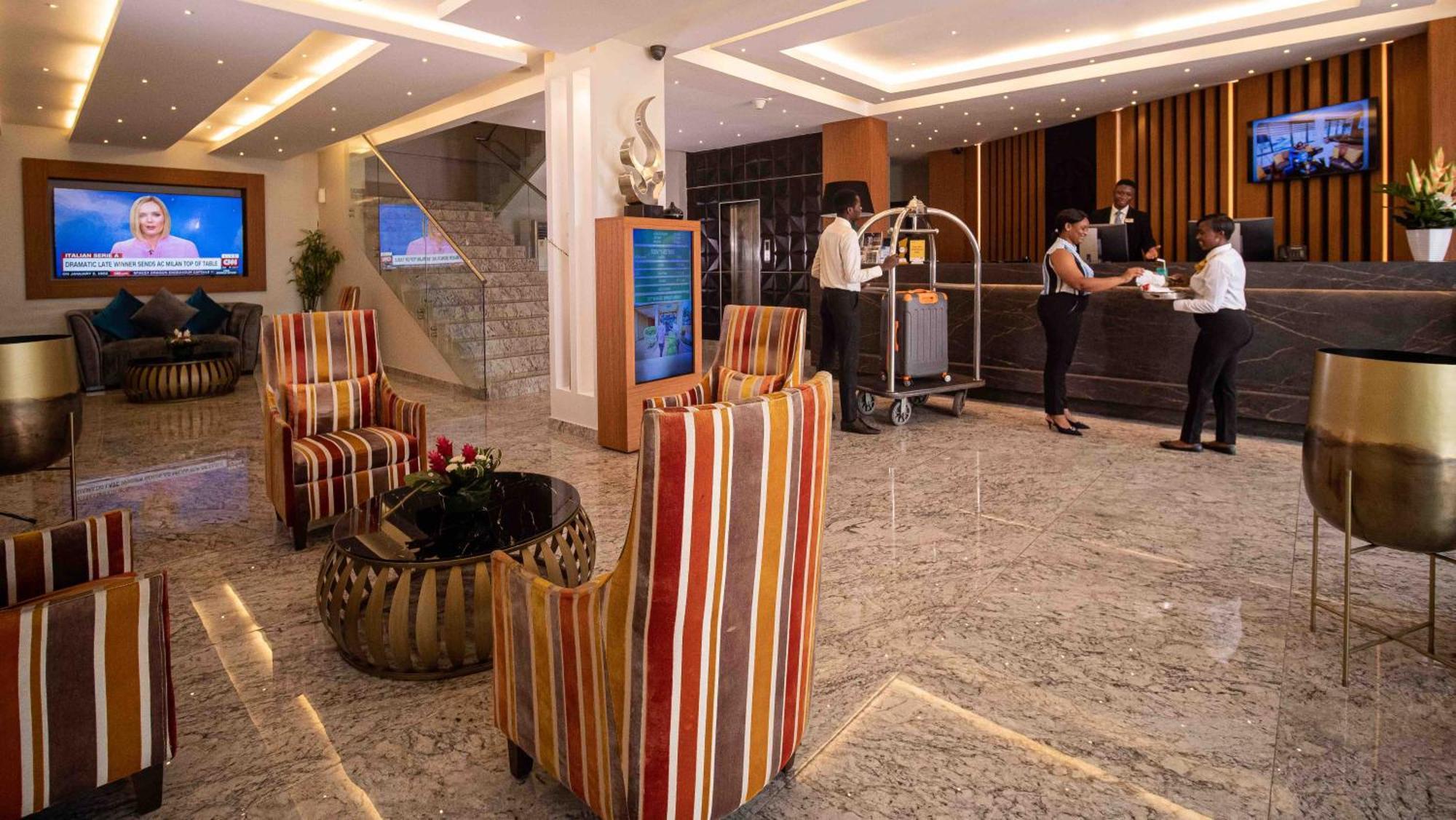 Oak Plaza Hotels East Airport Akra Dış mekan fotoğraf