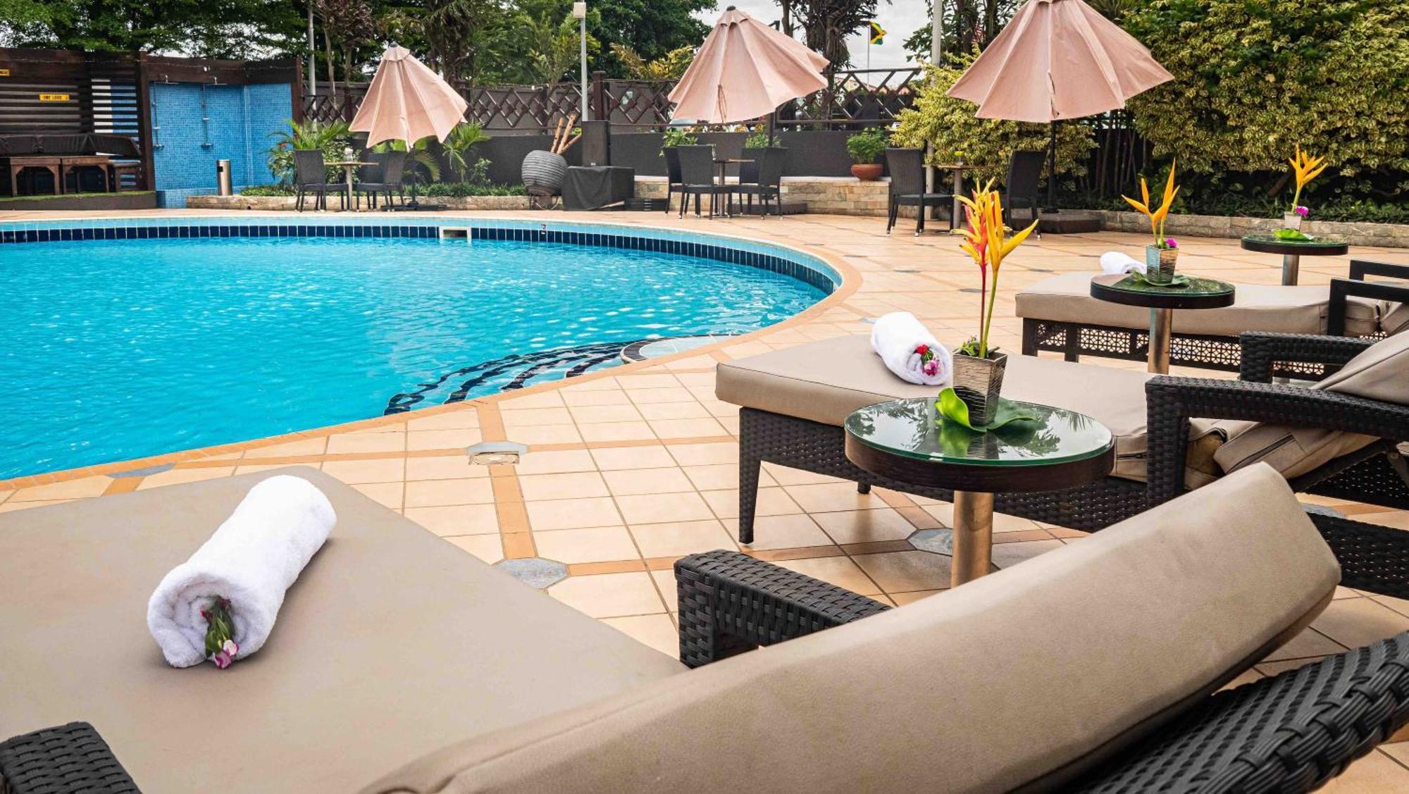 Oak Plaza Hotels East Airport Akra Dış mekan fotoğraf