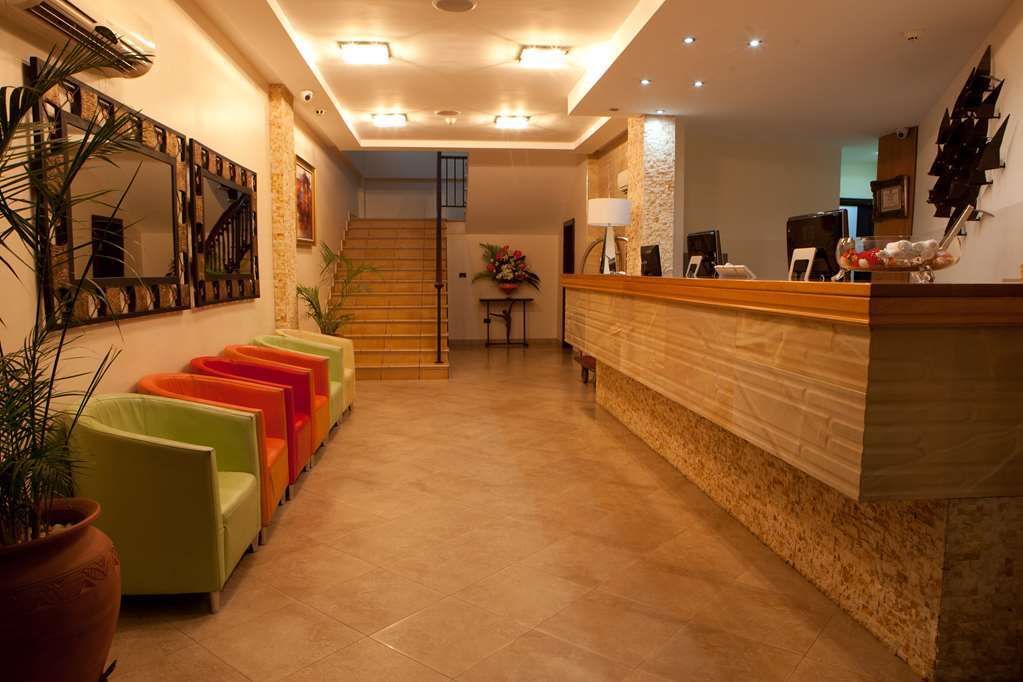 Oak Plaza Hotels East Airport Akra İç mekan fotoğraf